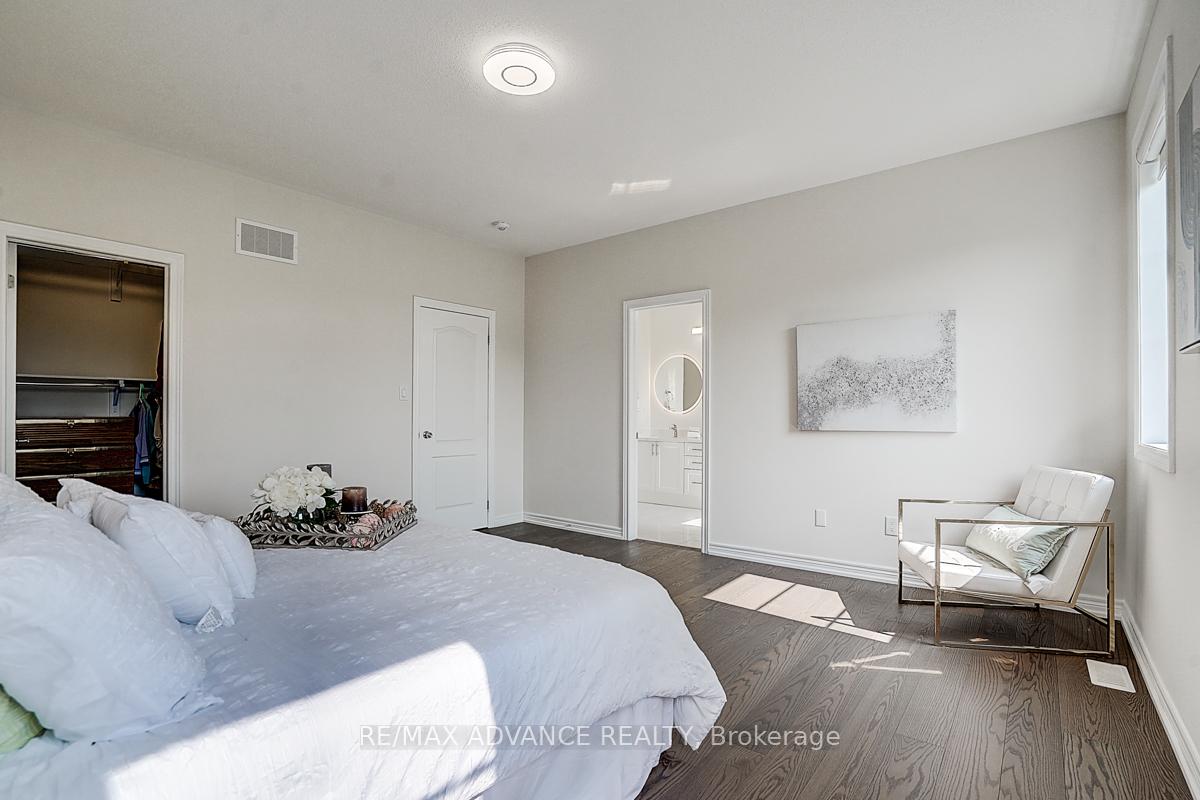 Photo 31 of 24 Decast Crescent, Markham, Box Grove — HOMEH