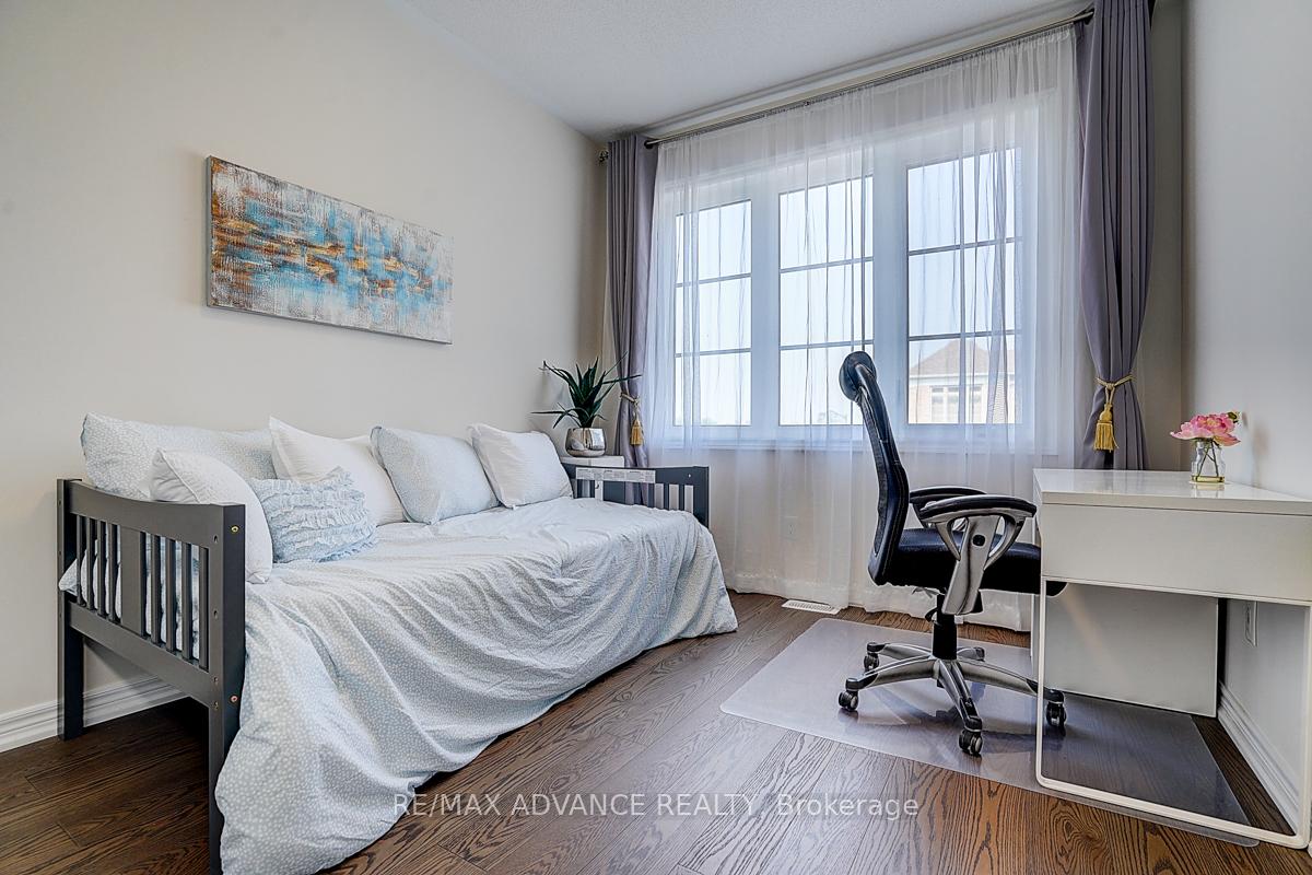 Photo 35 of 24 Decast Crescent, Markham, Box Grove — HOMEH