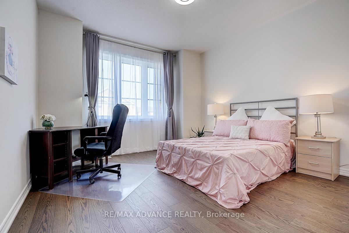 Photo 36 of 24 Decast Crescent, Markham, Box Grove — HOMEH
