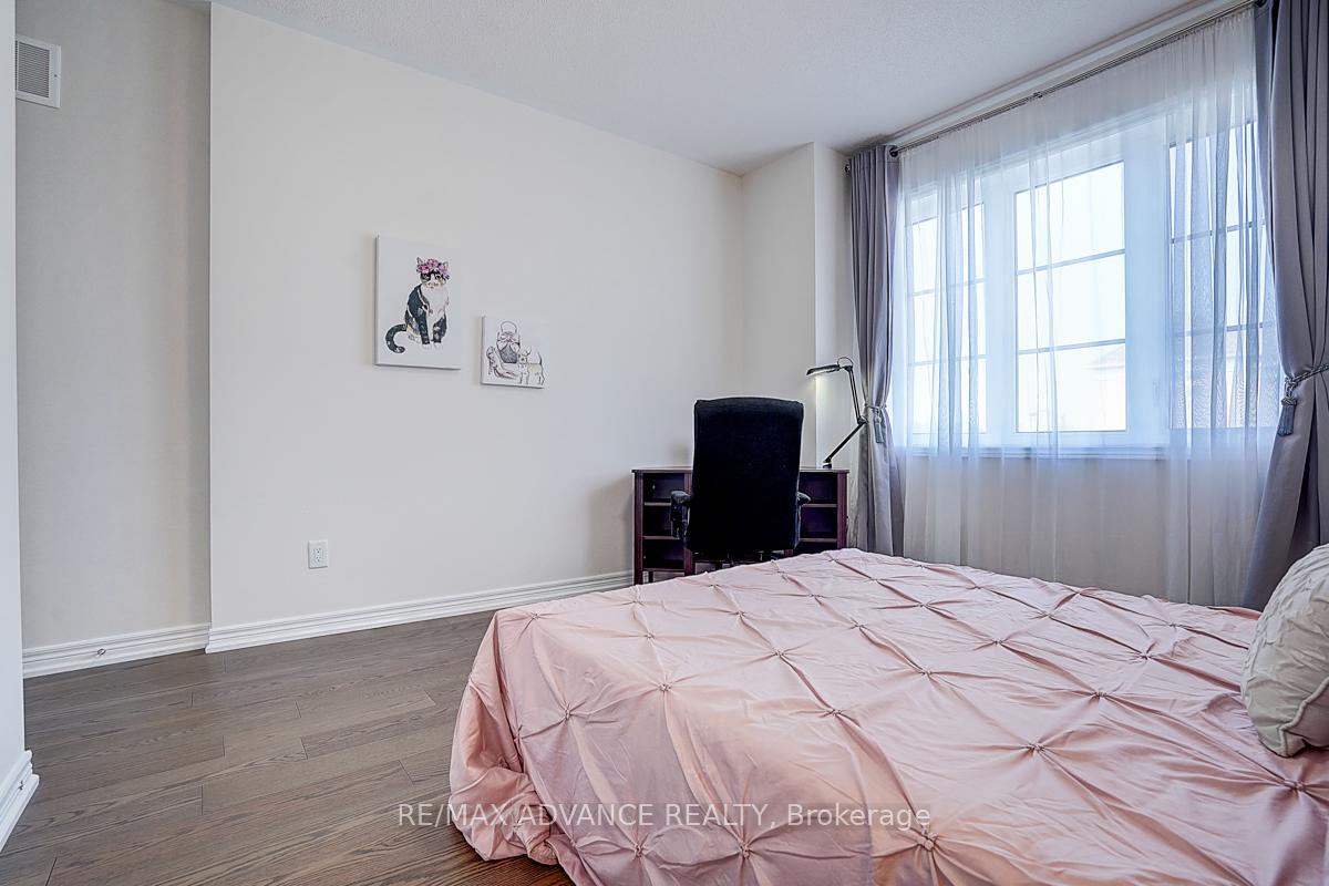 Photo 37 of 24 Decast Crescent, Markham, Box Grove — HOMEH