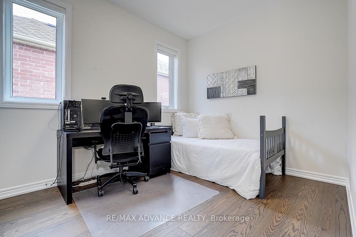 Photo 38 of 24 Decast Crescent, Markham, Box Grove — HOMEH