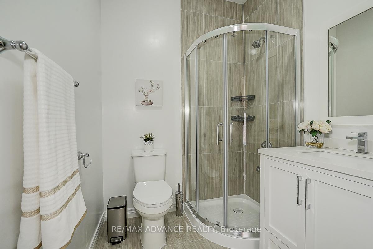 Photo 39 of 24 Decast Crescent, Markham, Box Grove — HOMEH