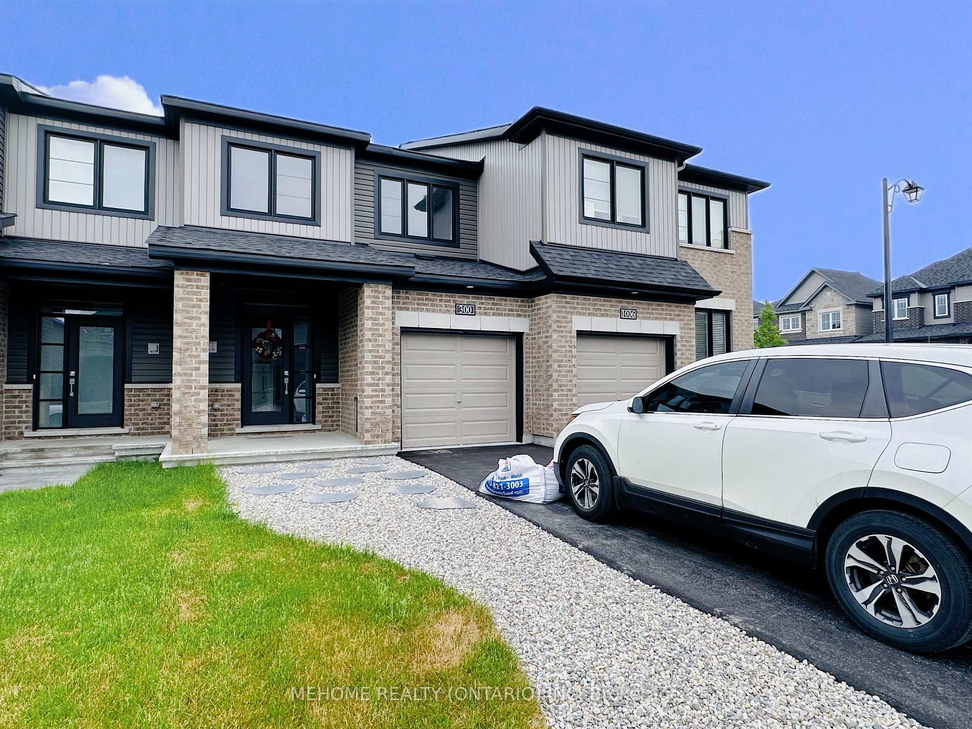 Photo 2 of 300 Basalt Lane, Ottawa, Kanata - Kanata Lakes/Heritage Hills — HOMEH
