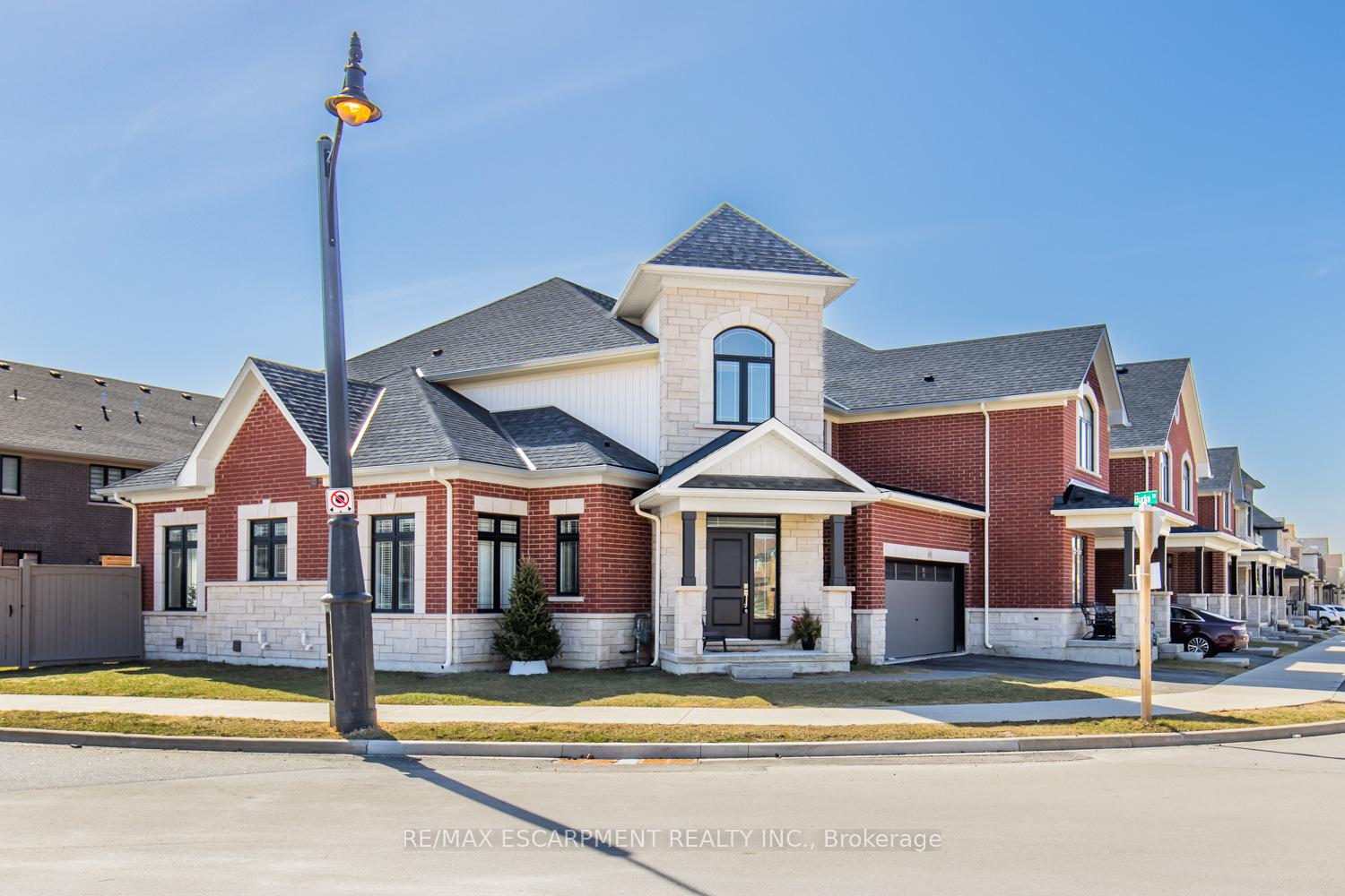Photo 1 of 68 Skinner Road, Hamilton, Waterdown — HOMEH