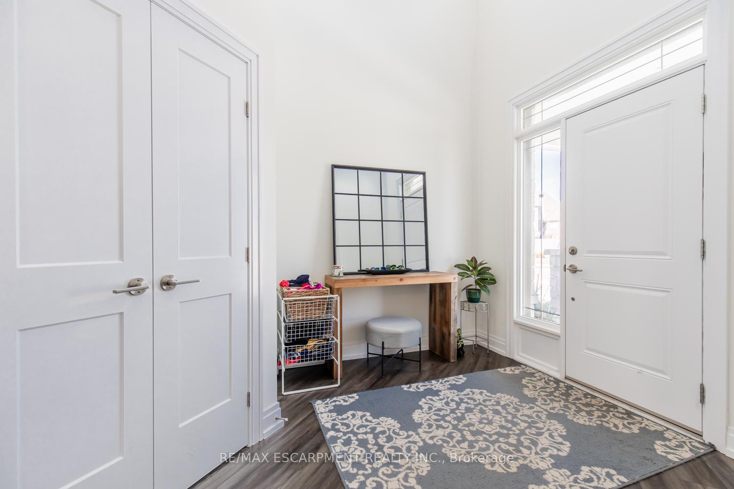 Photo 4 of 68 Skinner Road, Hamilton, Waterdown — HOMEH