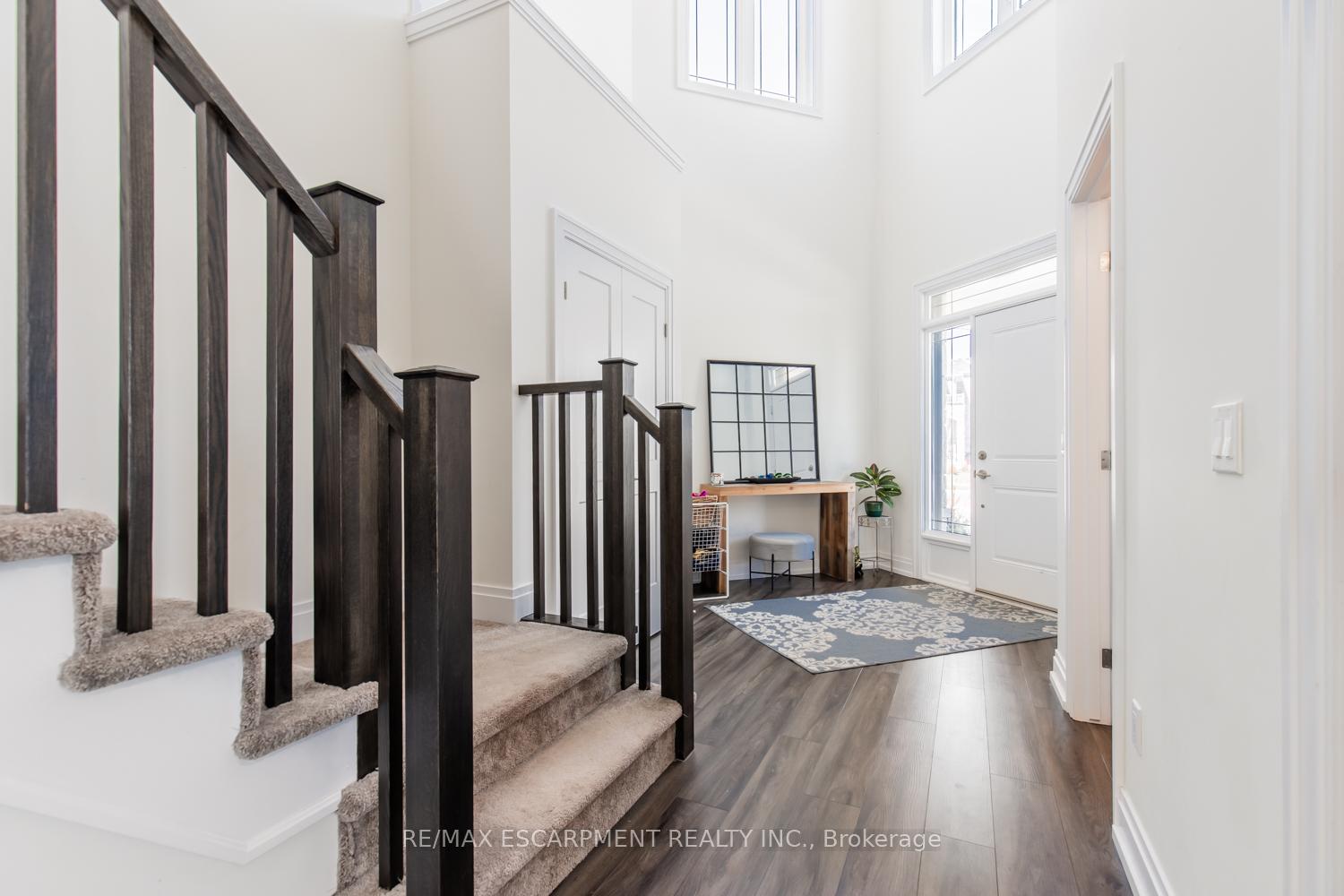 Photo 5 of 68 Skinner Road, Hamilton, Waterdown — HOMEH