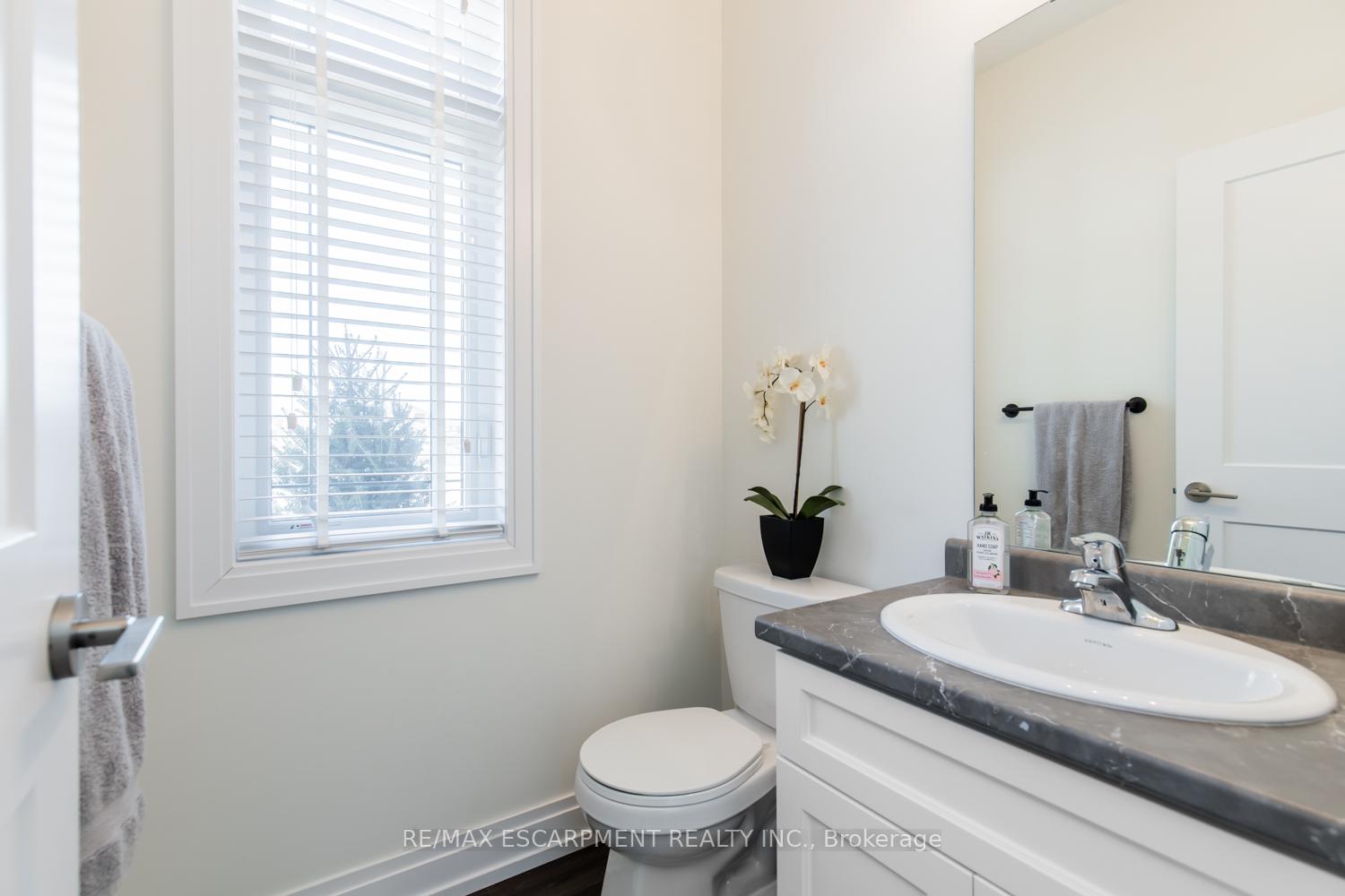 Photo 7 of 68 Skinner Road, Hamilton, Waterdown — HOMEH