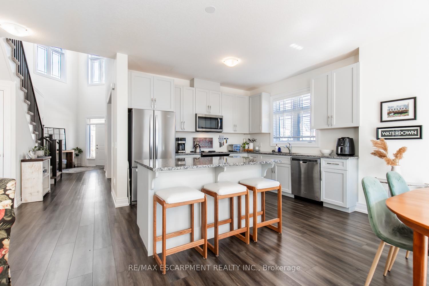 Photo 10 of 68 Skinner Road, Hamilton, Waterdown — HOMEH