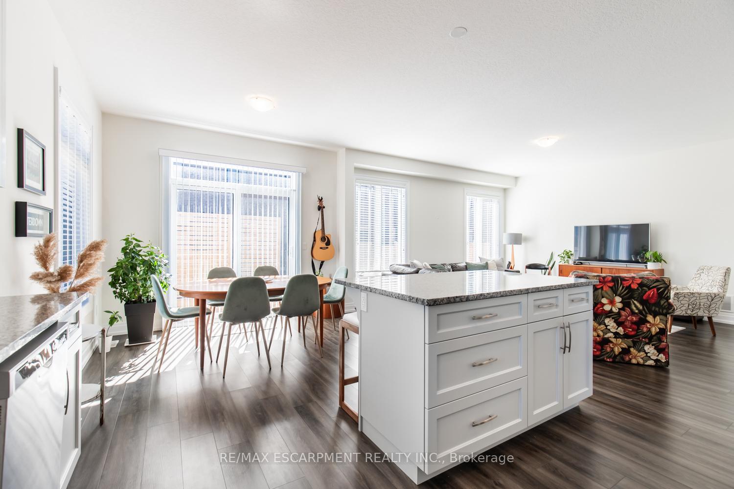 Photo 16 of 68 Skinner Road, Hamilton, Waterdown — HOMEH