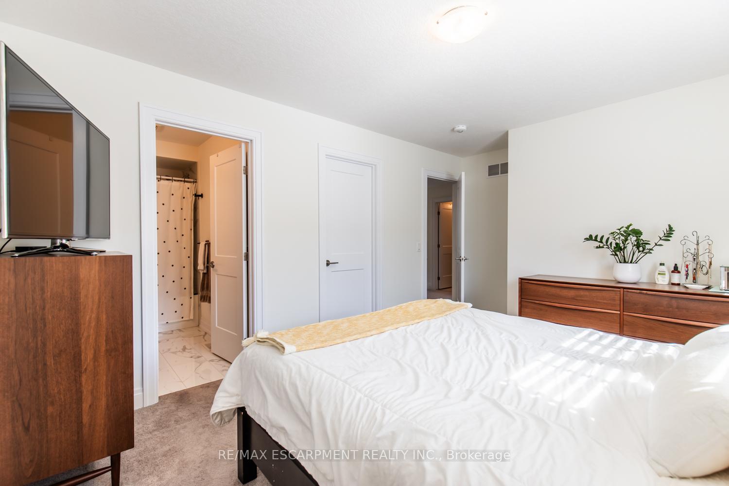 Photo 29 of 68 Skinner Road, Hamilton, Waterdown — HOMEH