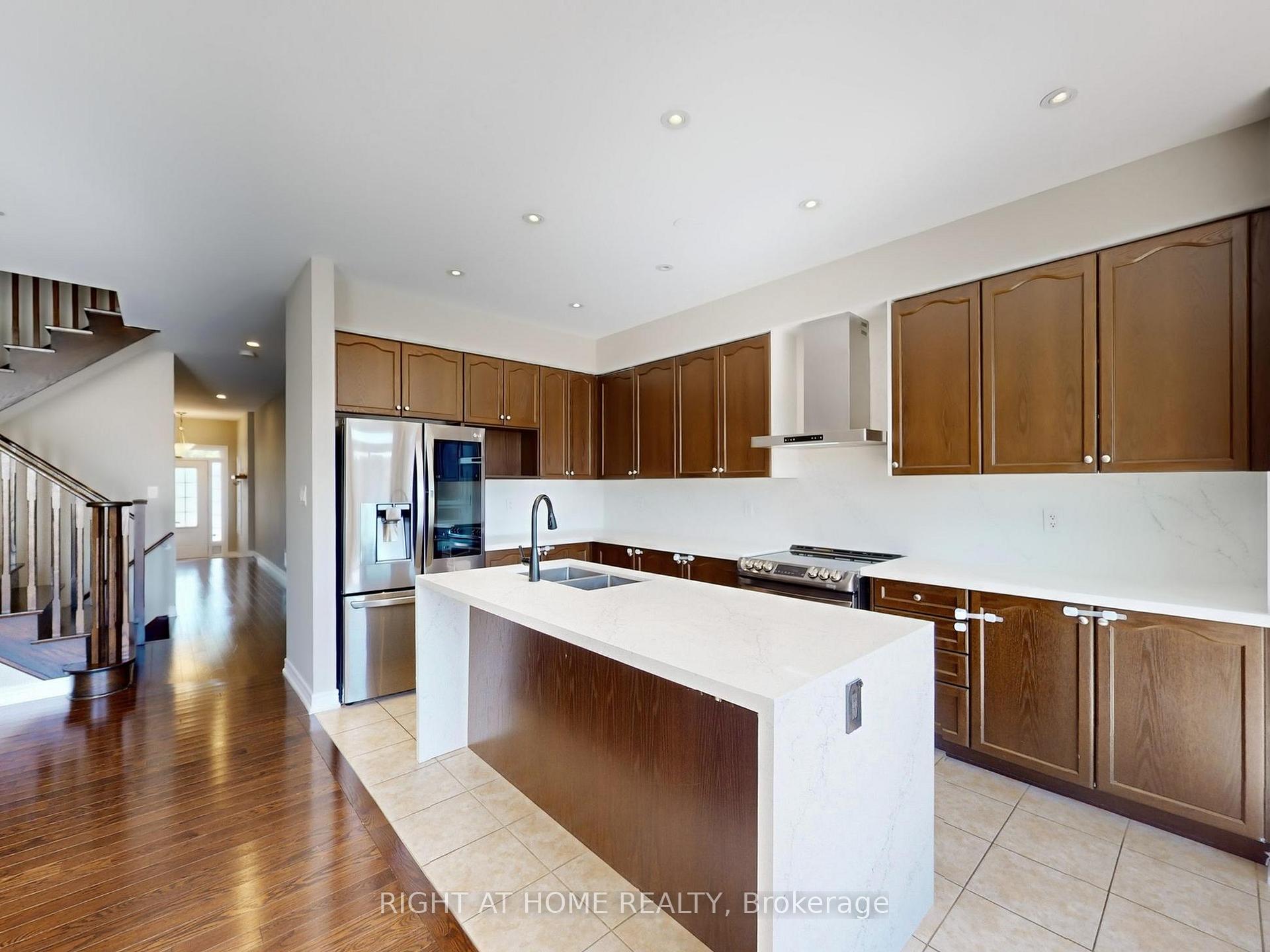 Photo 18 of 537 Vaughan Court, Milton, Scott — HOMEH