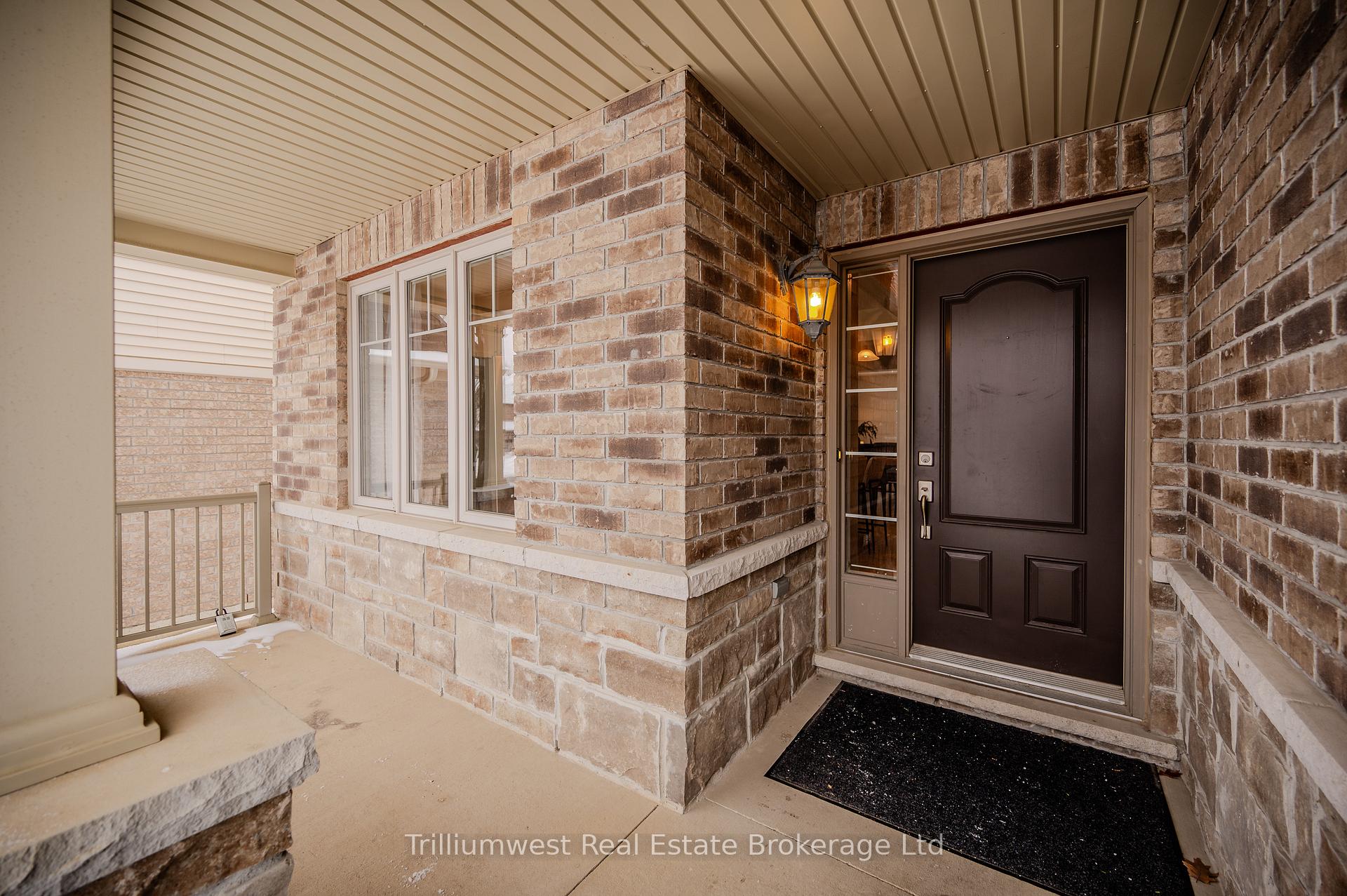 Photo 3 of 760 Robert Ferrie Drive, Kitchener — HOMEH