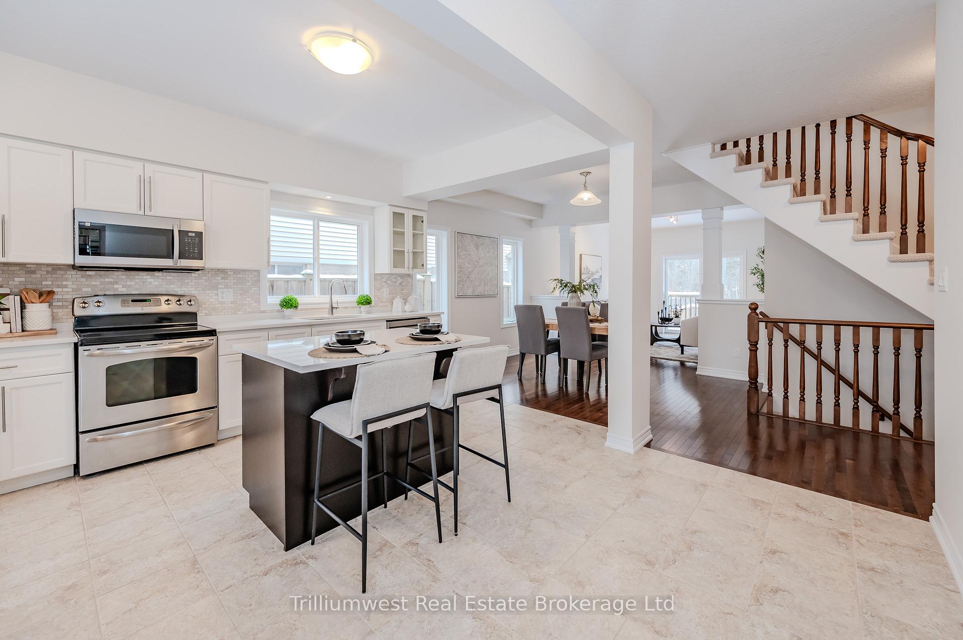Photo 5 of 760 Robert Ferrie Drive, Kitchener — HOMEH