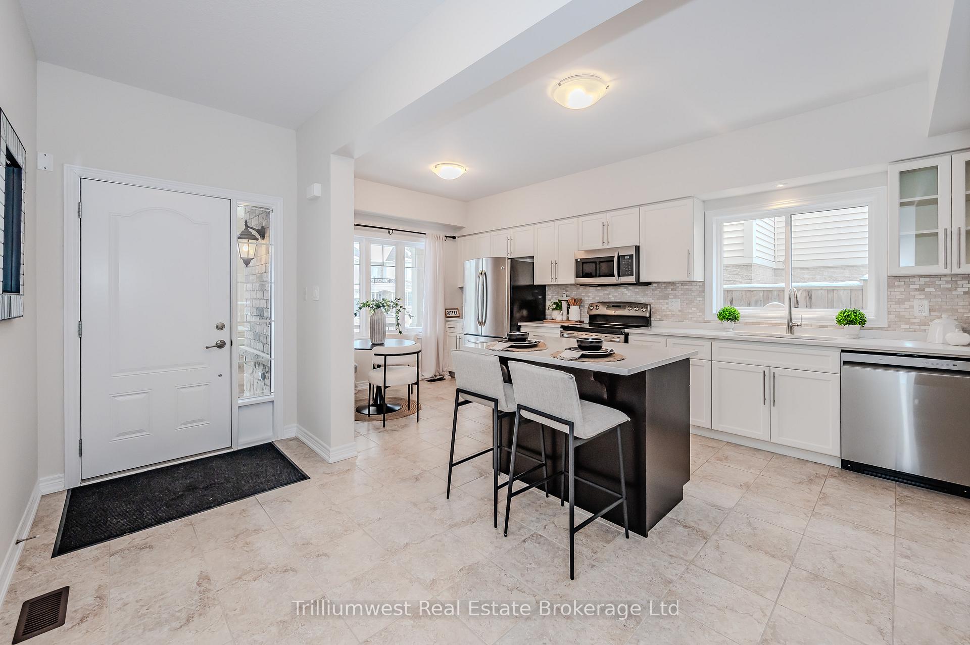 Photo 6 of 760 Robert Ferrie Drive, Kitchener — HOMEH