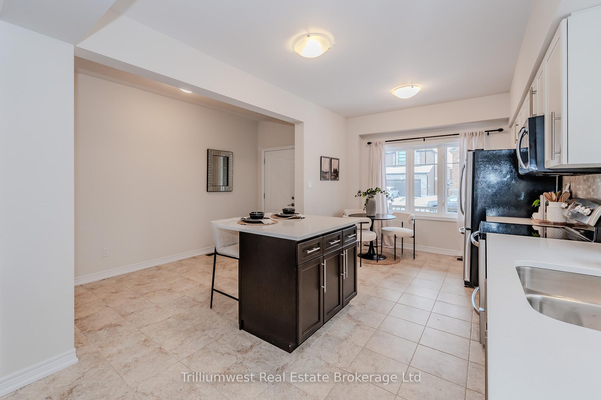 Photo 8 of 760 Robert Ferrie Drive, Kitchener — HOMEH