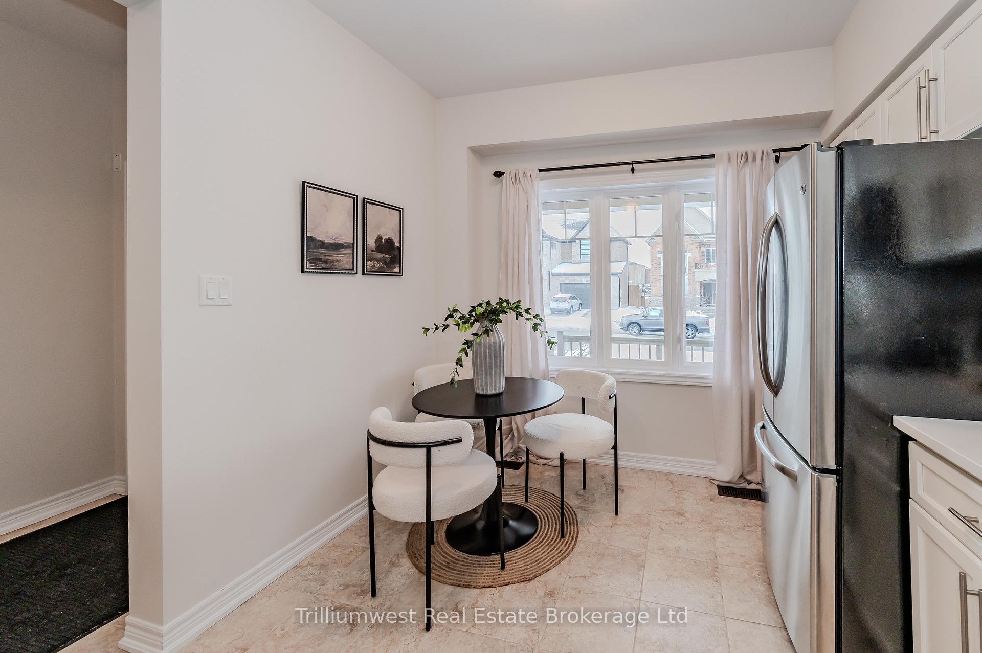 Photo 9 of 760 Robert Ferrie Drive, Kitchener — HOMEH