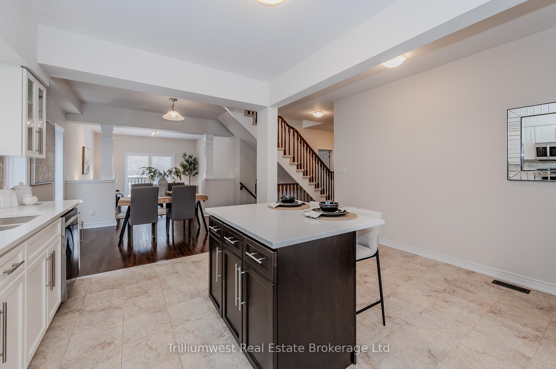 Photo 10 of 760 Robert Ferrie Drive, Kitchener — HOMEH