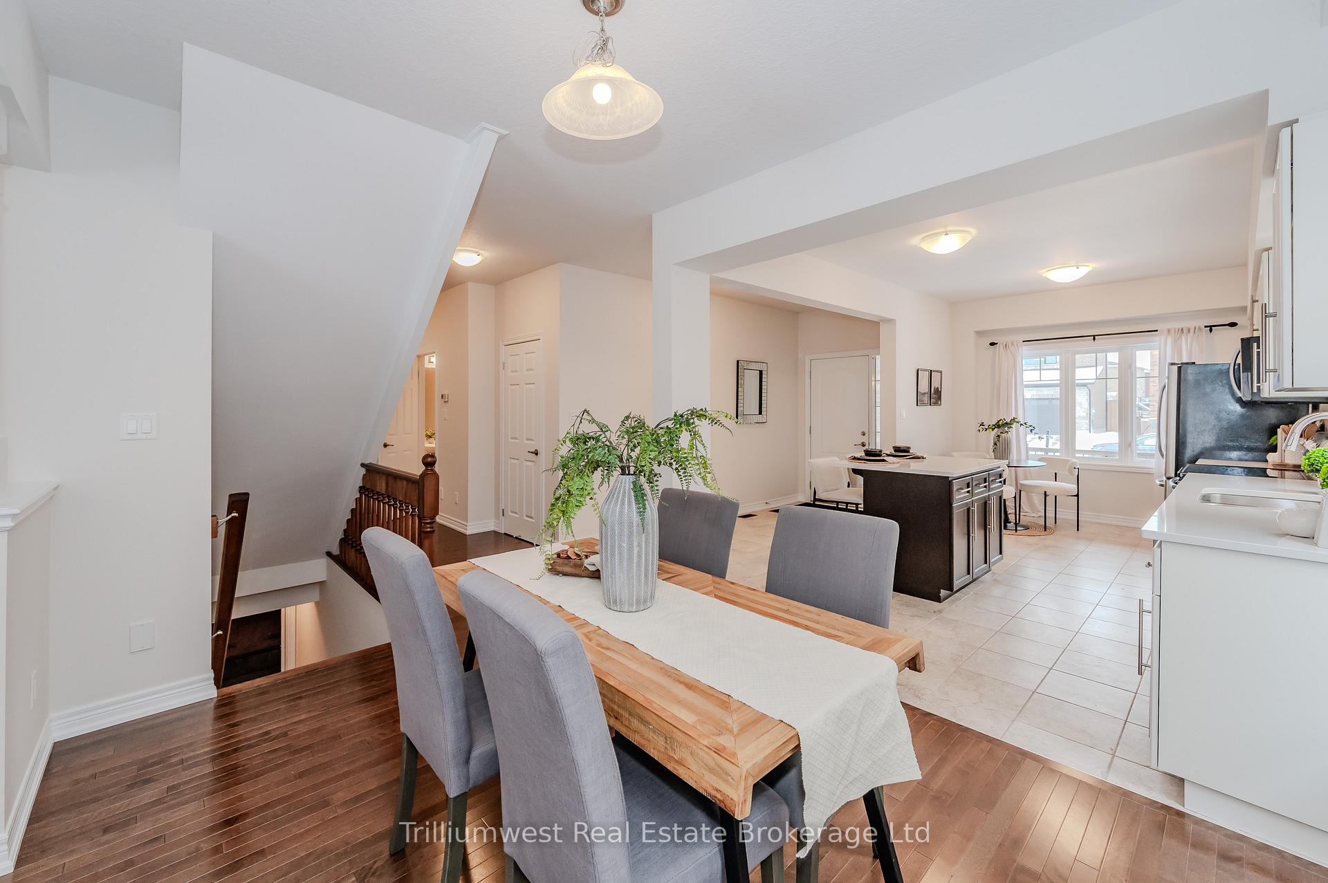 Photo 12 of 760 Robert Ferrie Drive, Kitchener — HOMEH