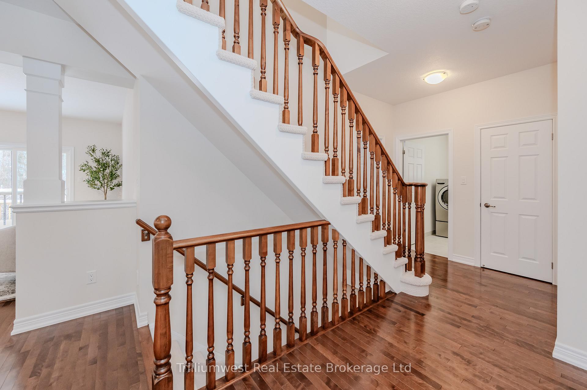 Photo 15 of 760 Robert Ferrie Drive, Kitchener — HOMEH