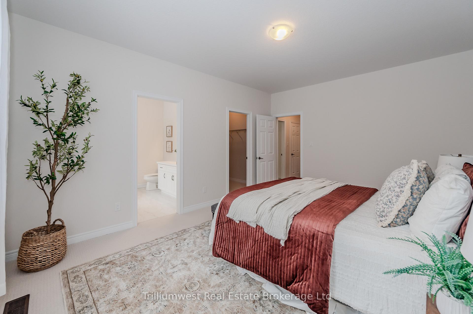 Photo 18 of 760 Robert Ferrie Drive, Kitchener — HOMEH