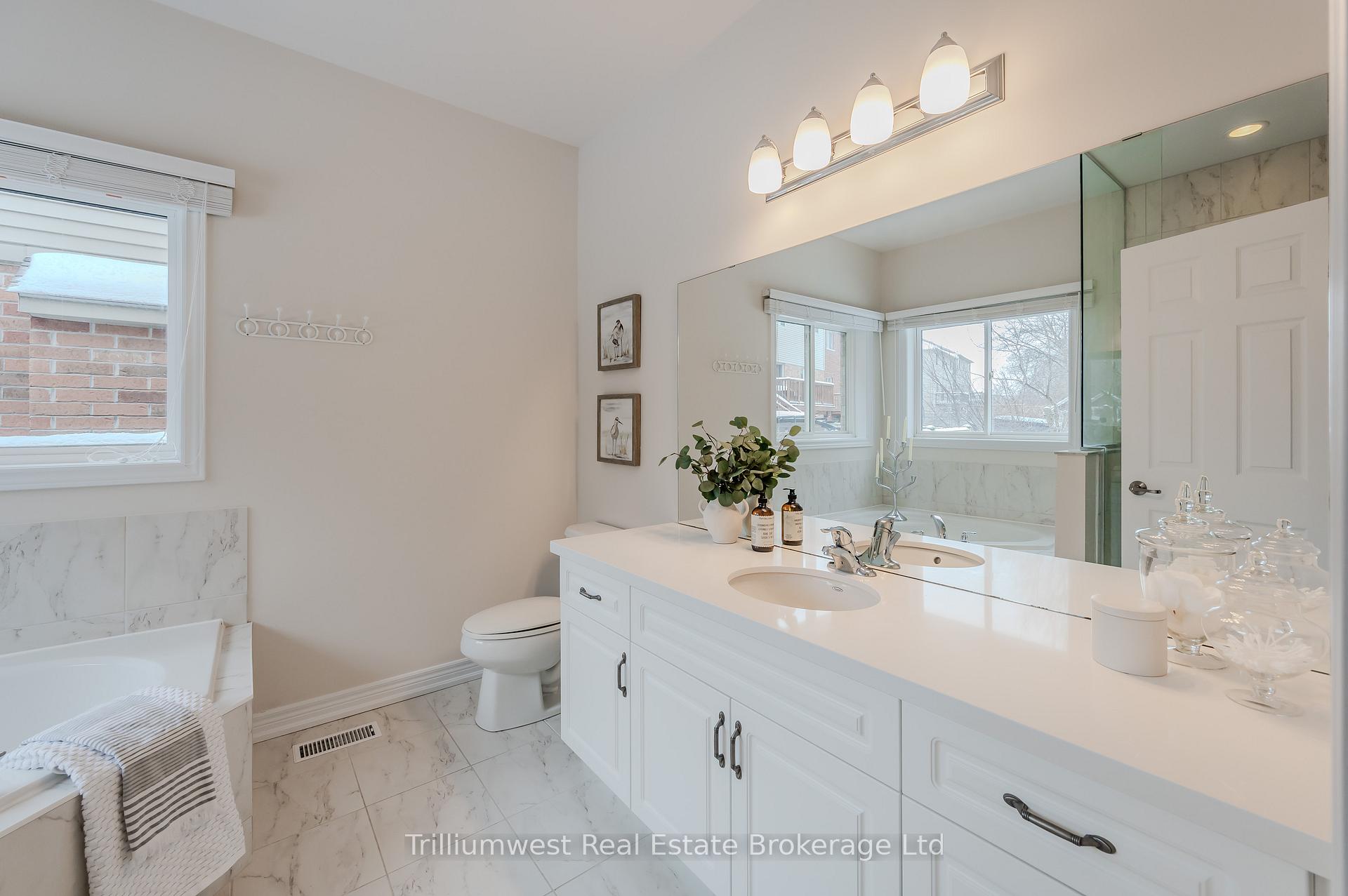 Photo 19 of 760 Robert Ferrie Drive, Kitchener — HOMEH