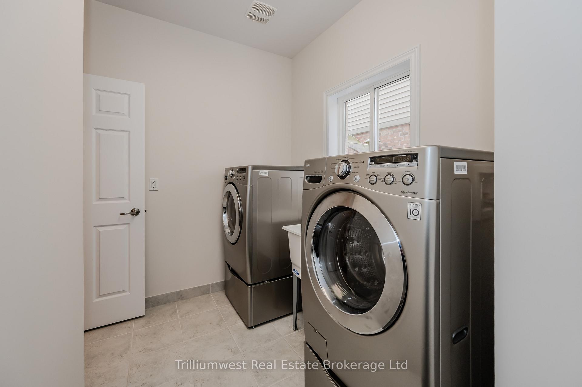 Photo 21 of 760 Robert Ferrie Drive, Kitchener — HOMEH