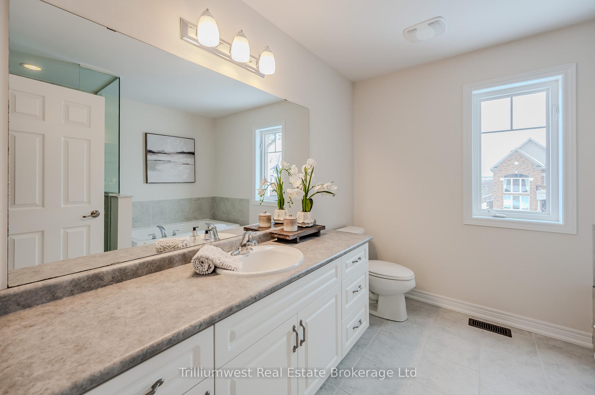 Photo 29 of 760 Robert Ferrie Drive, Kitchener — HOMEH