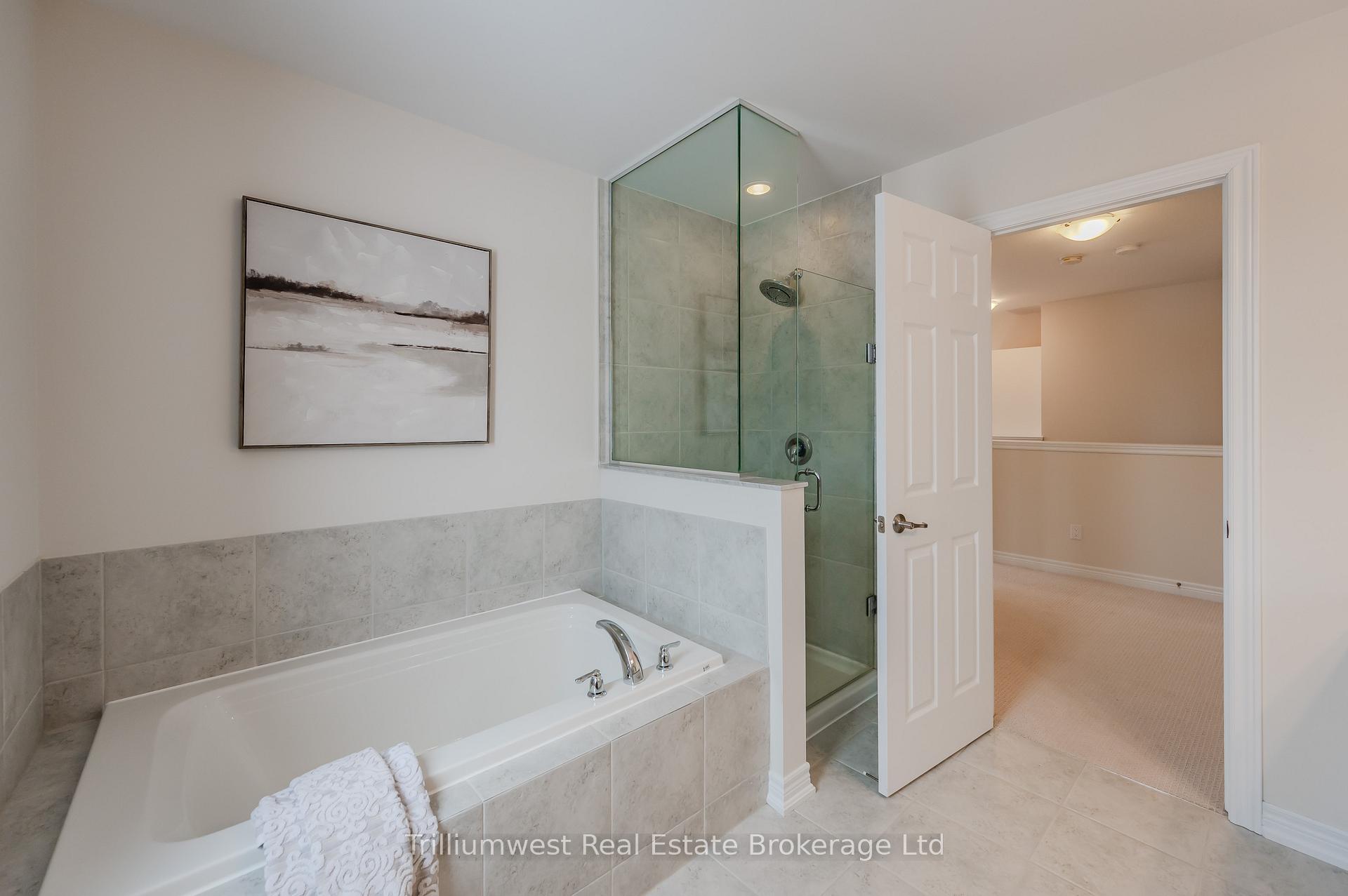 Photo 30 of 760 Robert Ferrie Drive, Kitchener — HOMEH