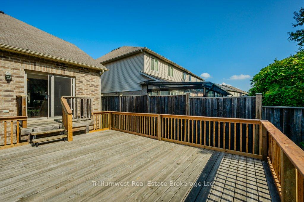 Photo 37 of 760 Robert Ferrie Drive, Kitchener — HOMEH