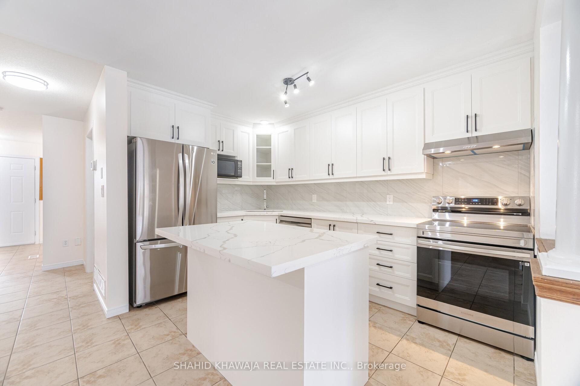 Photo 4 of 310 Briarmeadow Drive, Kitchener — HOMEH