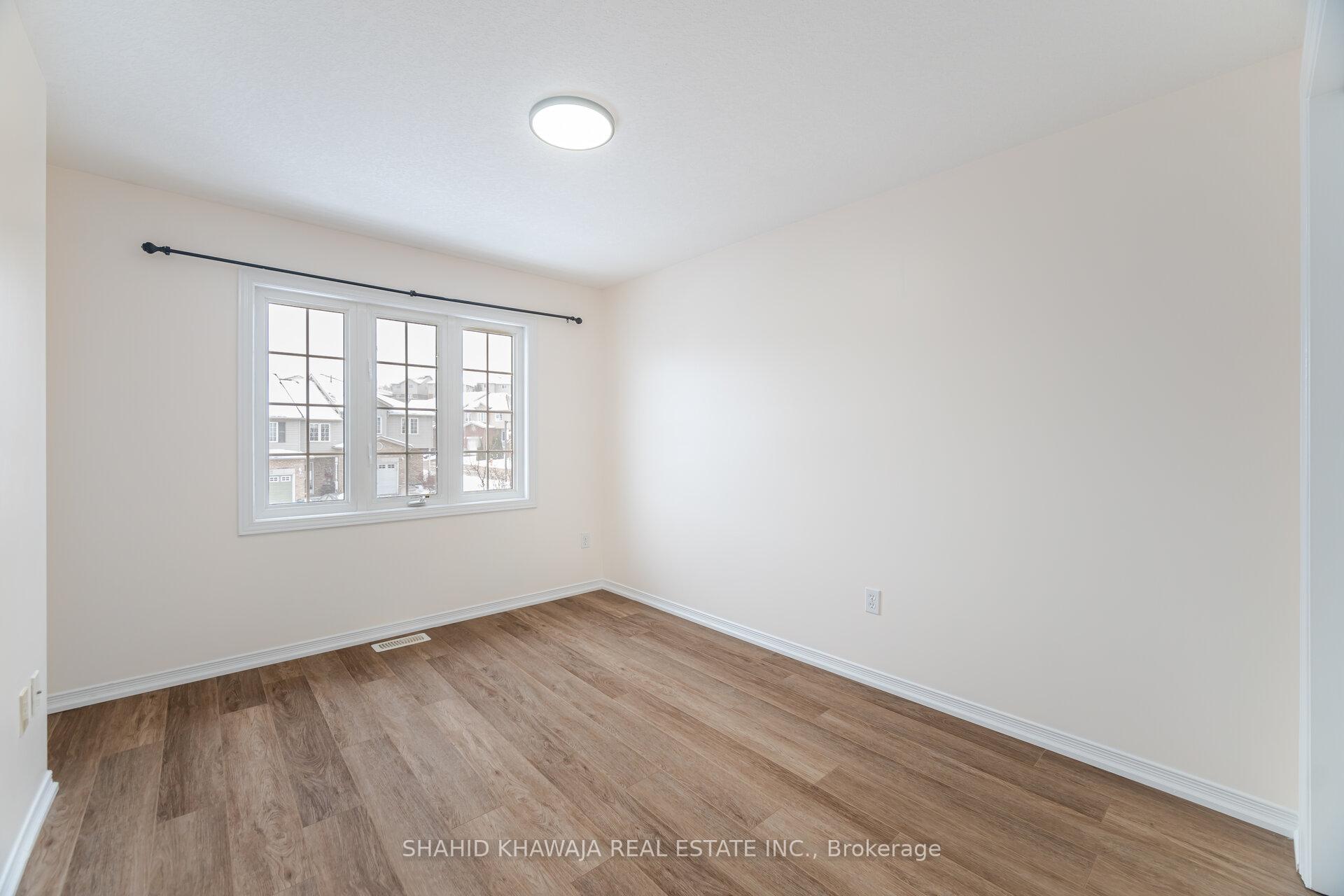 Photo 23 of 310 Briarmeadow Drive, Kitchener — HOMEH