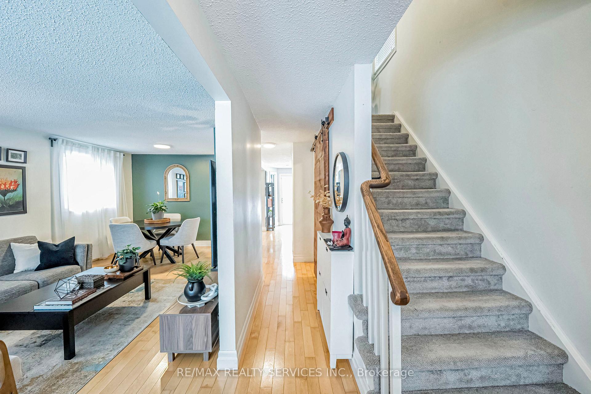 Photo 3 of 385 Driftwood Drive, Kitchener — HOMEH