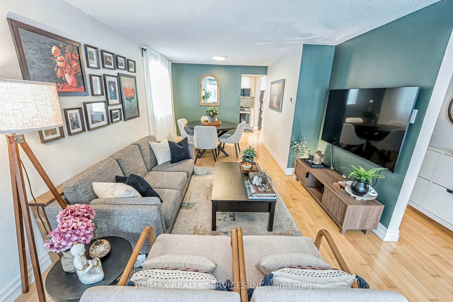 Photo 4 of 385 Driftwood Drive, Kitchener — HOMEH