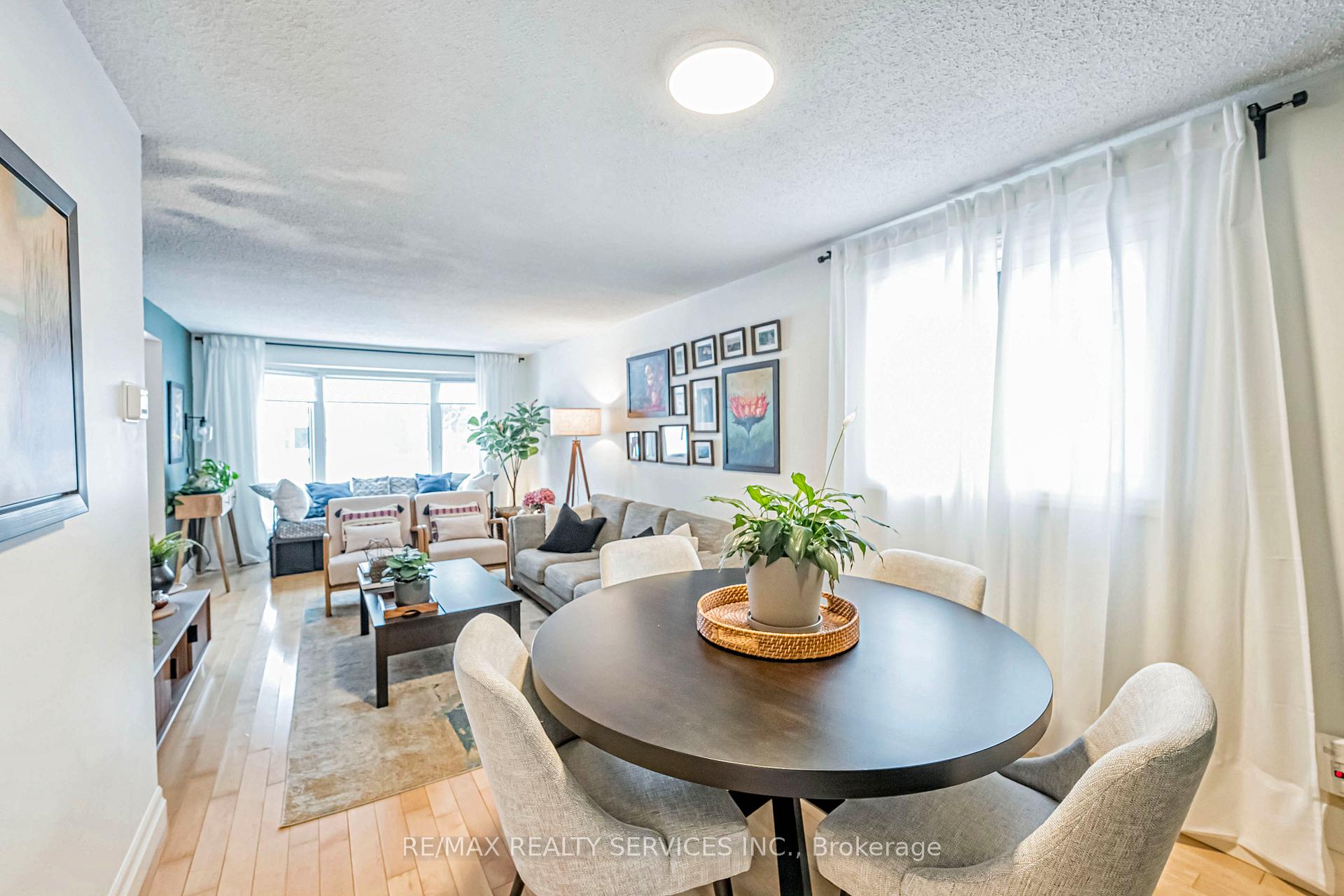 Photo 10 of 385 Driftwood Drive, Kitchener — HOMEH