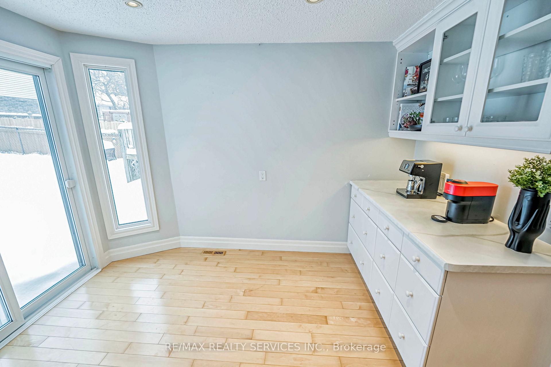 Photo 12 of 385 Driftwood Drive, Kitchener — HOMEH