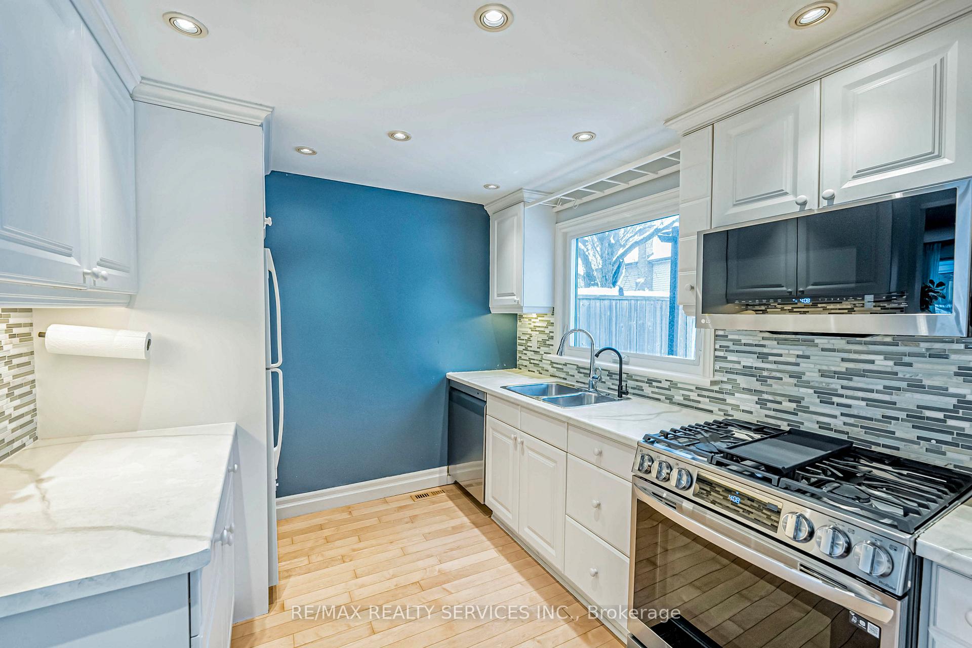 Photo 17 of 385 Driftwood Drive, Kitchener — HOMEH