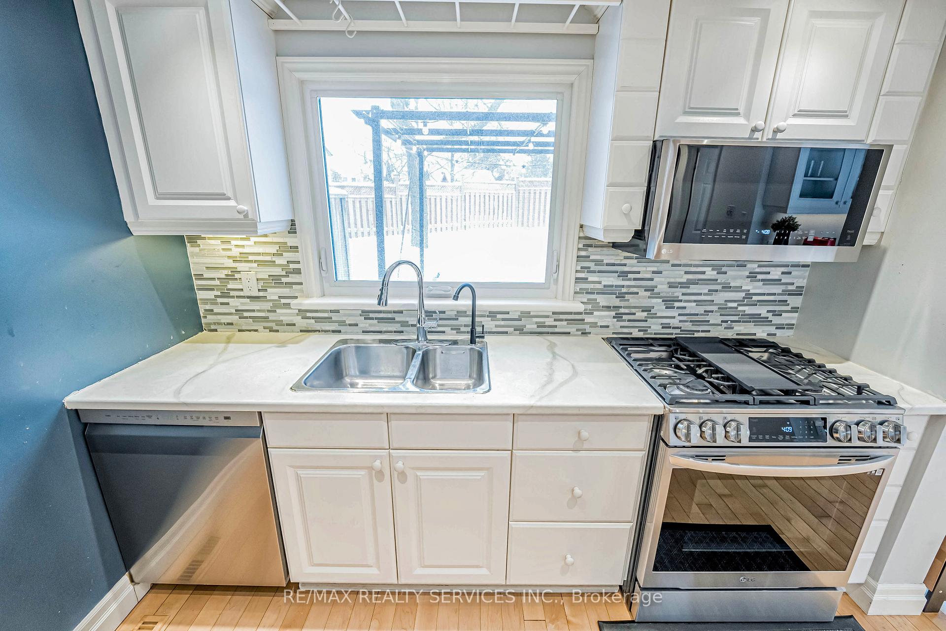 Photo 18 of 385 Driftwood Drive, Kitchener — HOMEH