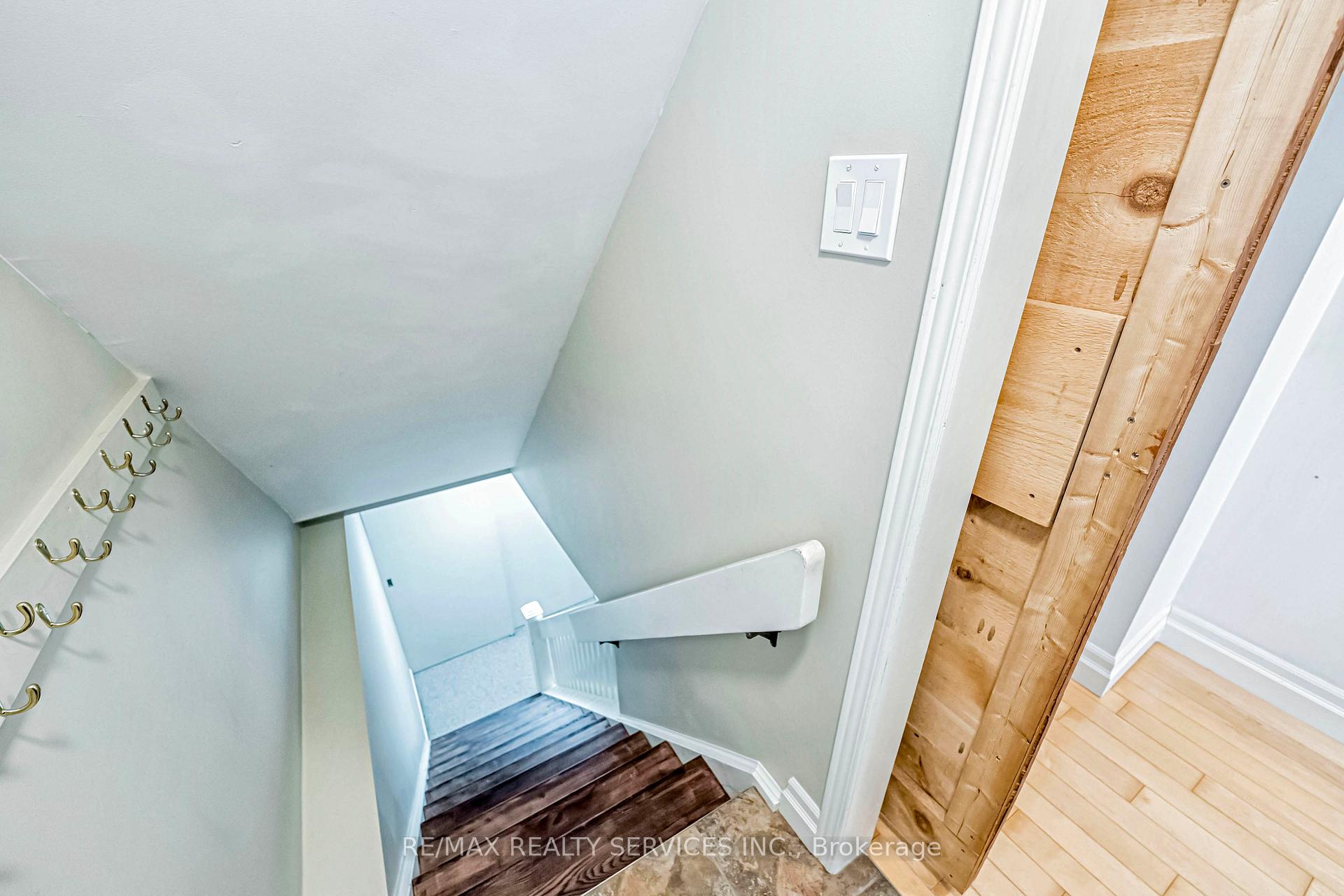 Photo 32 of 385 Driftwood Drive, Kitchener — HOMEH