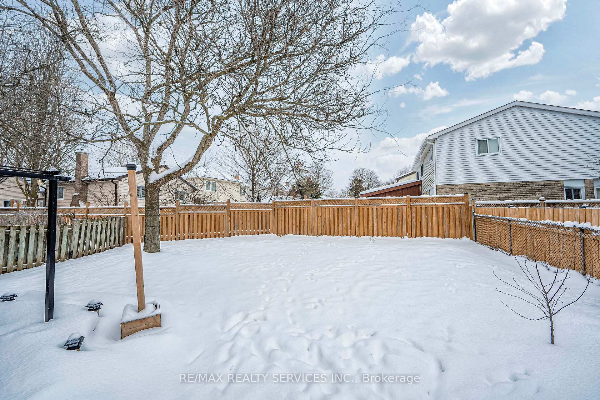 Photo 37 of 385 Driftwood Drive, Kitchener — HOMEH