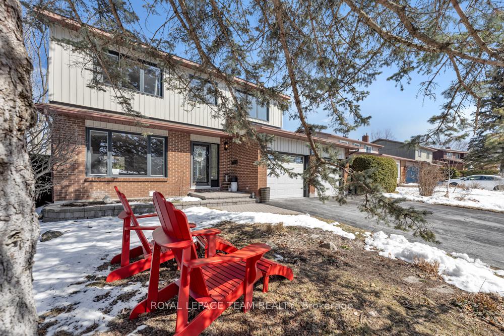 Front of 27 Brodeur Crescent
