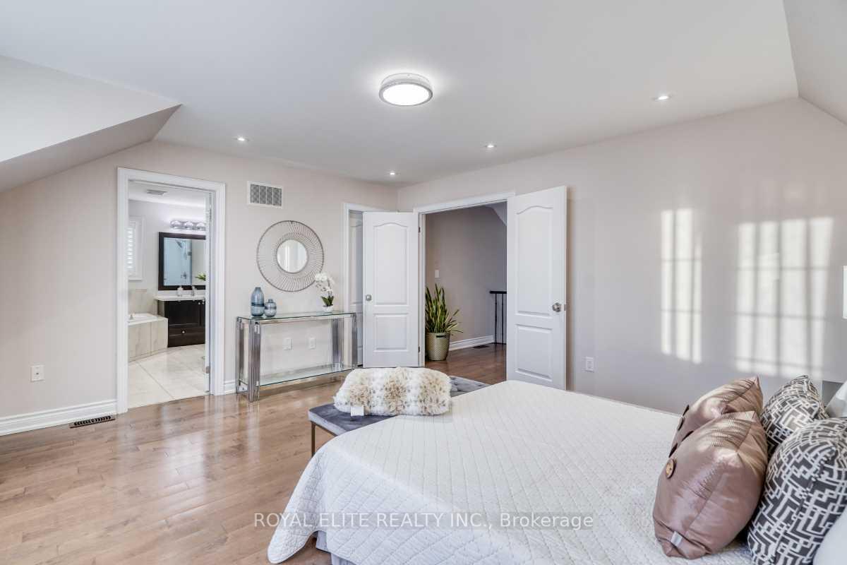 Photo 30 of 16 Berkshire Crescent, Markham, Angus Glen — HOMEH