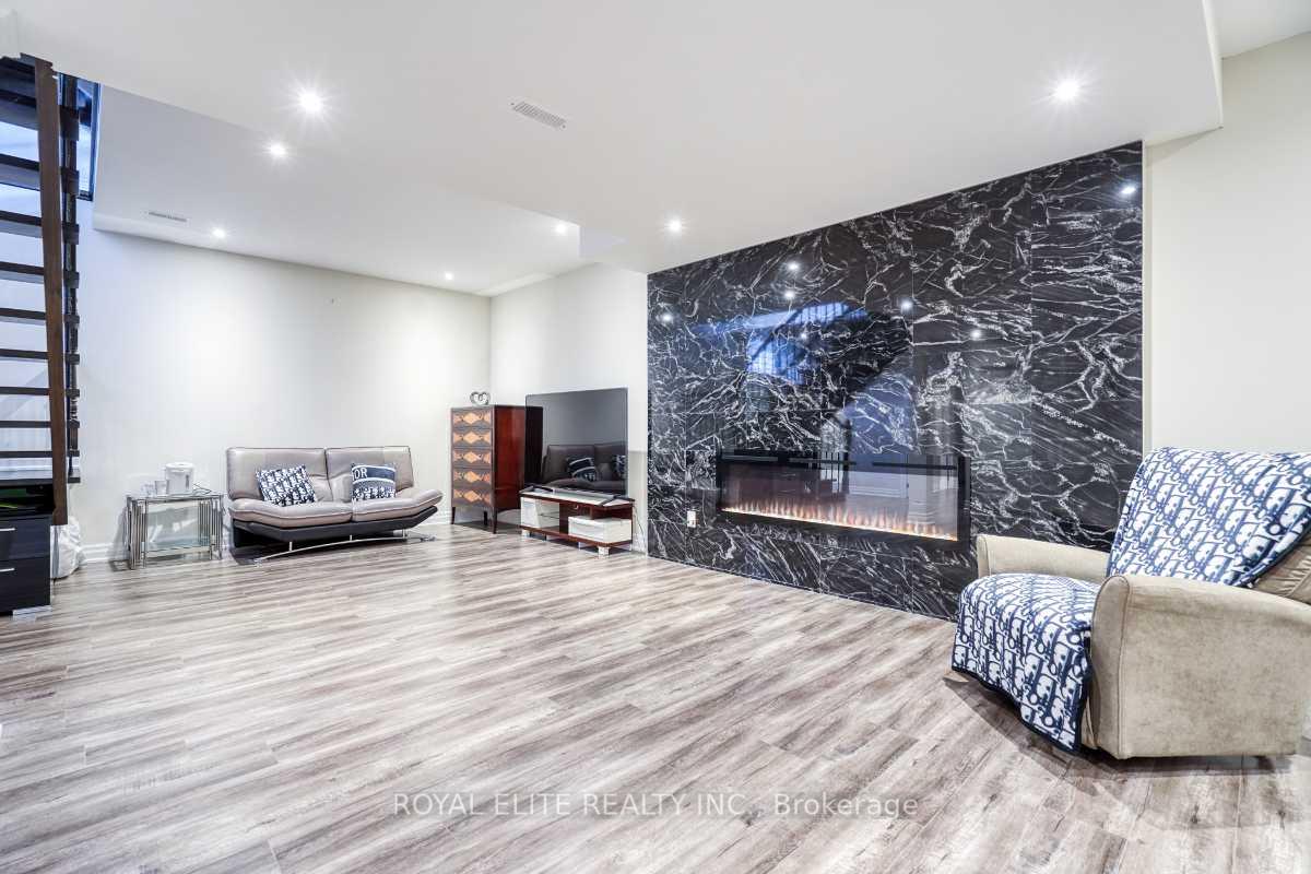 Photo 35 of 16 Berkshire Crescent, Markham, Angus Glen — HOMEH