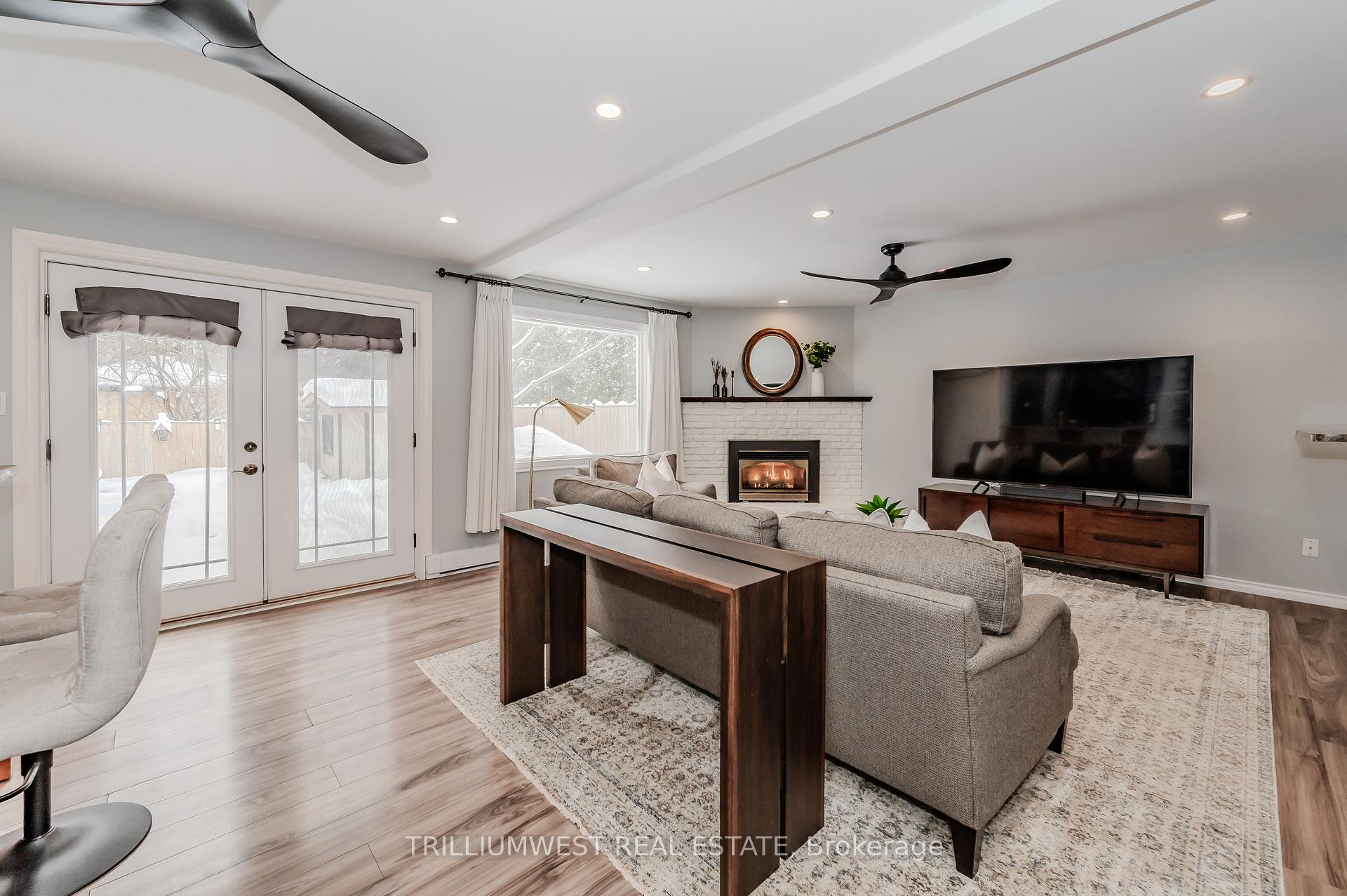 Photo 1 of 1139 Queens Boulevard, Kitchener — HOMEH