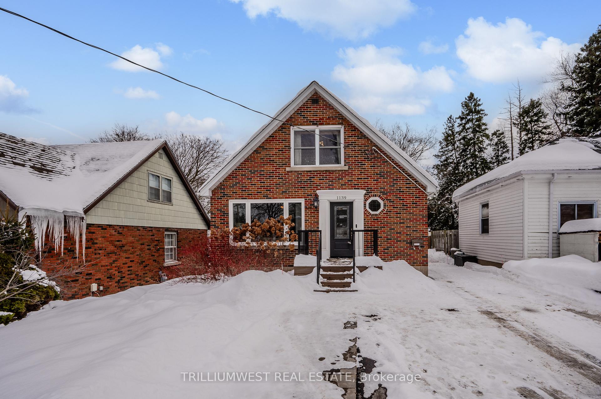 Photo 2 of 1139 Queens Boulevard, Kitchener — HOMEH