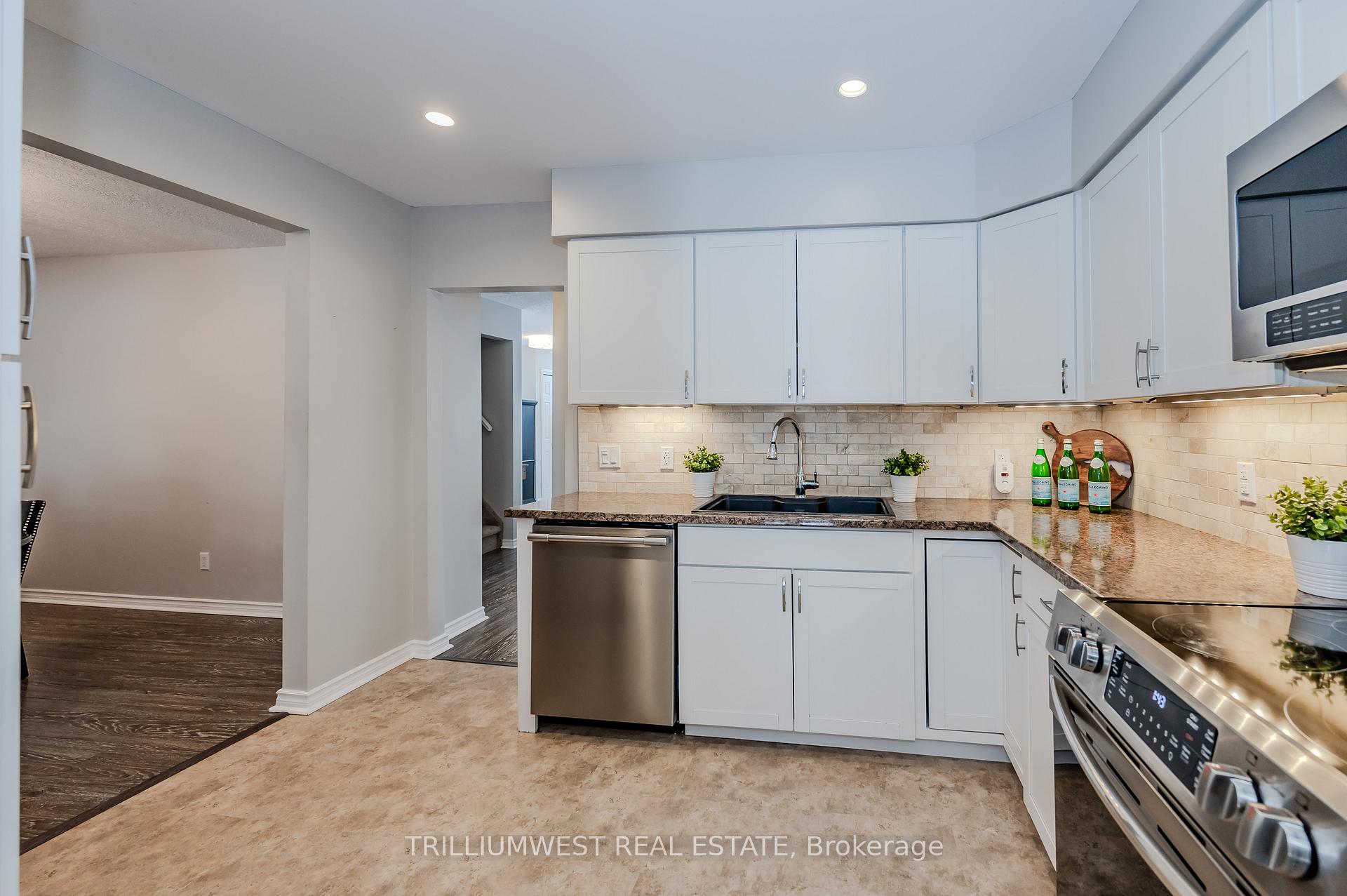 Photo 10 of 1139 Queens Boulevard, Kitchener — HOMEH