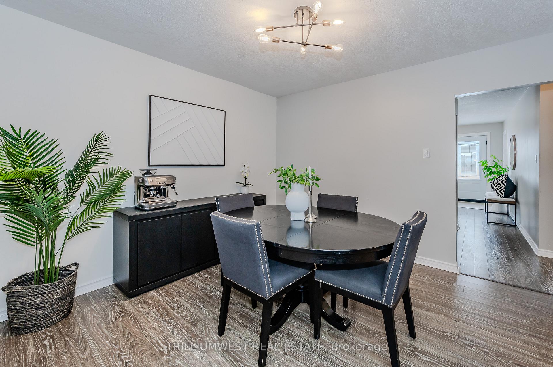 Photo 13 of 1139 Queens Boulevard, Kitchener — HOMEH