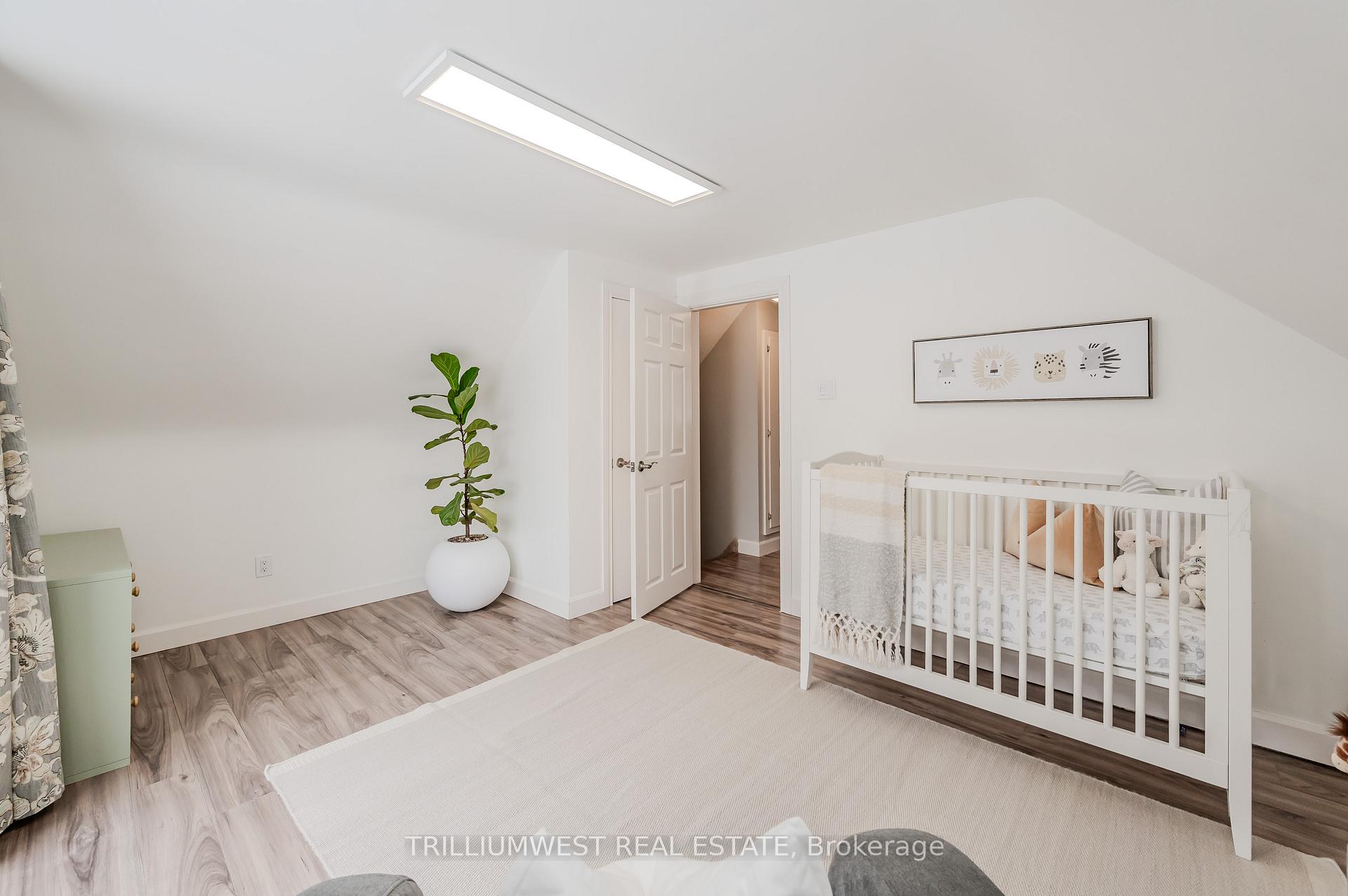 Photo 23 of 1139 Queens Boulevard, Kitchener — HOMEH