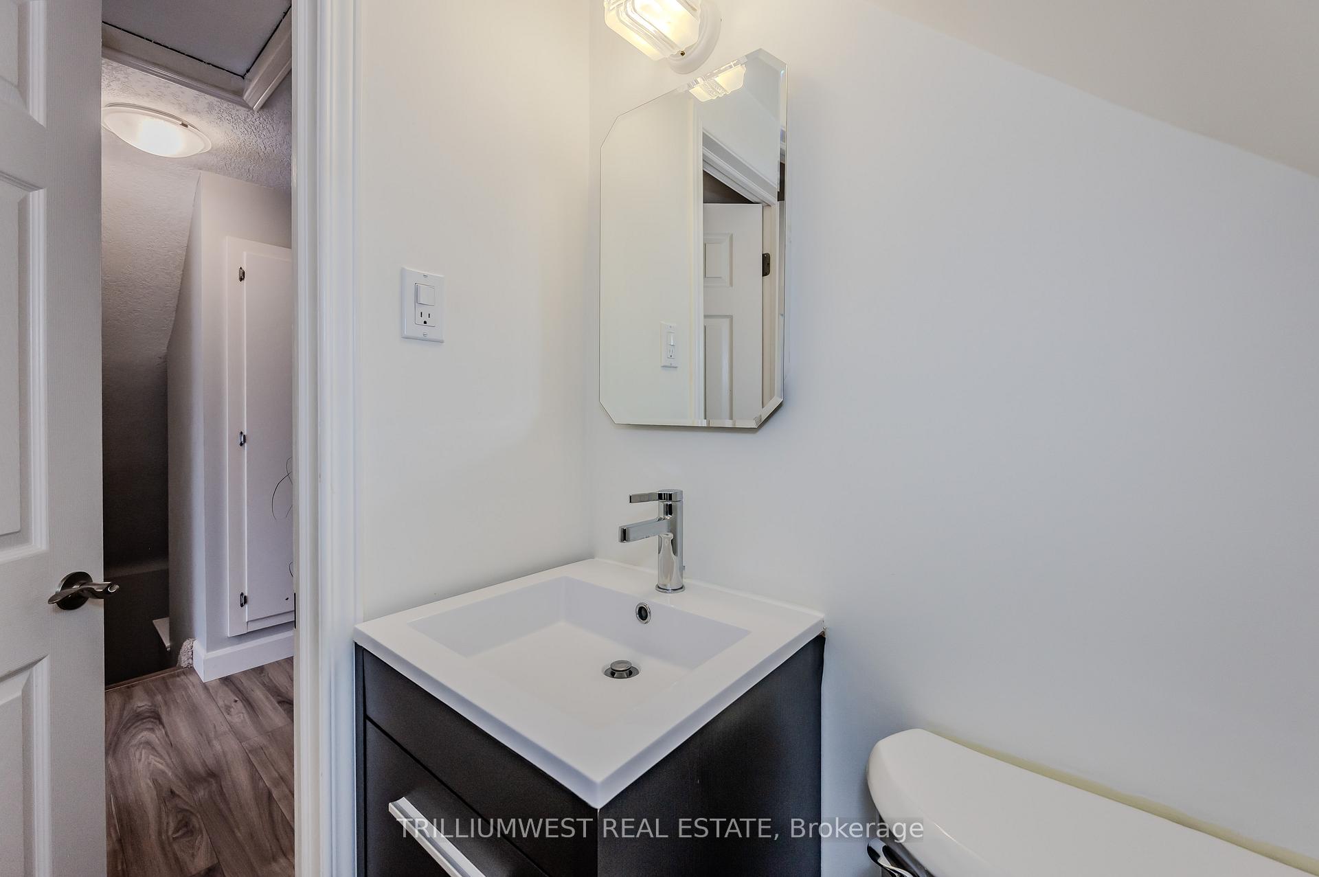 Photo 25 of 1139 Queens Boulevard, Kitchener — HOMEH