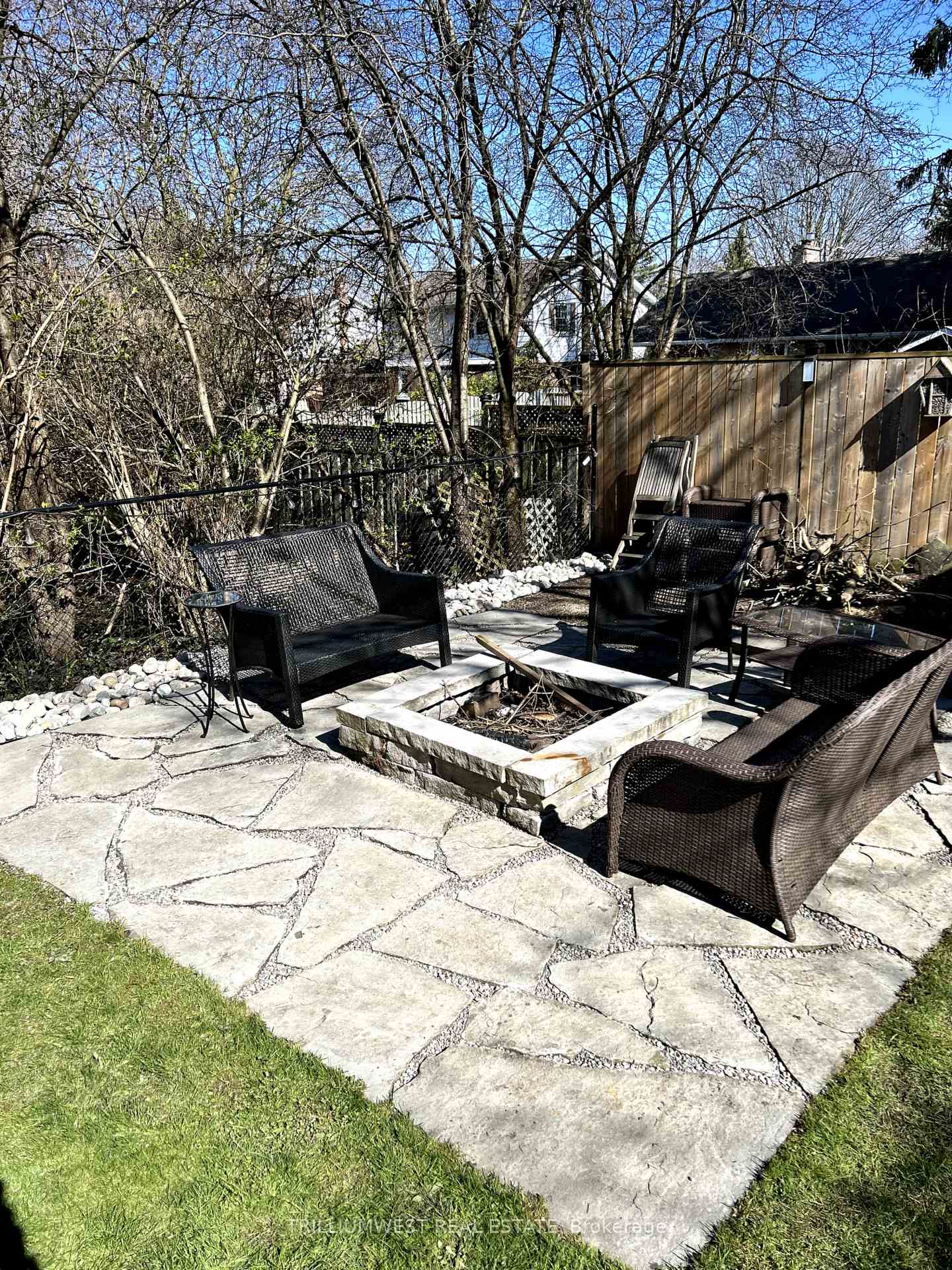Photo 42 of 1139 Queens Boulevard, Kitchener — HOMEH