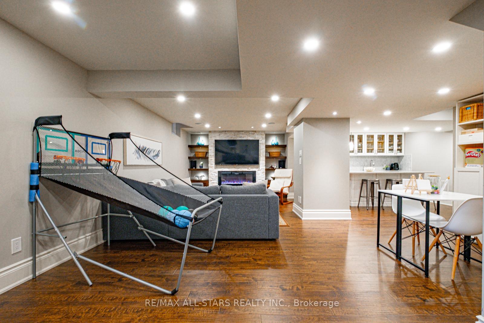 Photo 2 of 499 Roy Rainey Avenue, Markham, Wismer — HOMEH